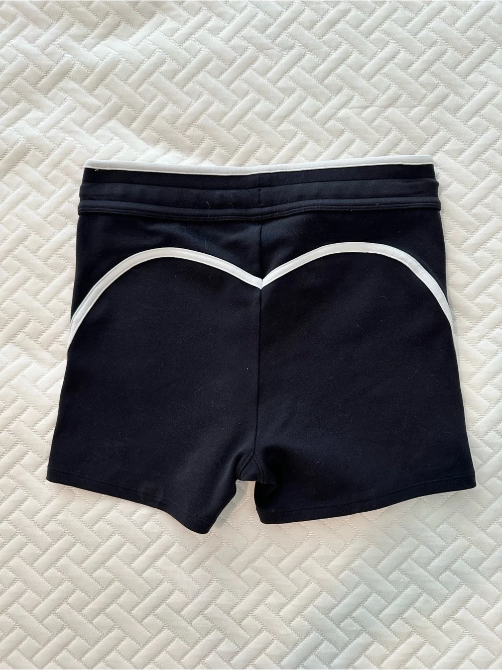 ALO Yoga Heart Throb 4” biker shorts